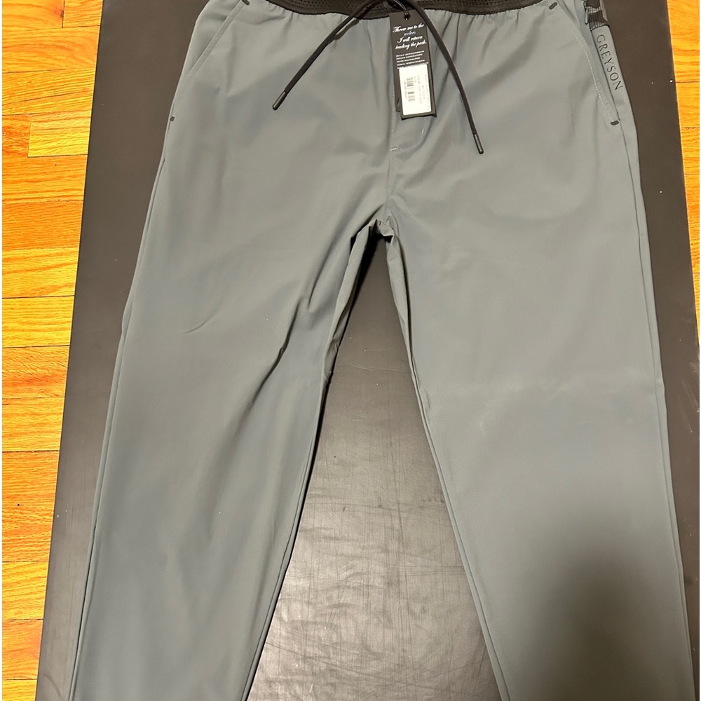 NWT Greyson Air Light Nightwolf Jogger